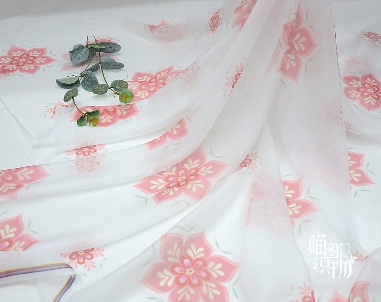 Оригинальная печать Дуньхуана Silk Chiffon Tangfeng Tuan Flower Bailuyhan ткань для одежды, меховая ткань