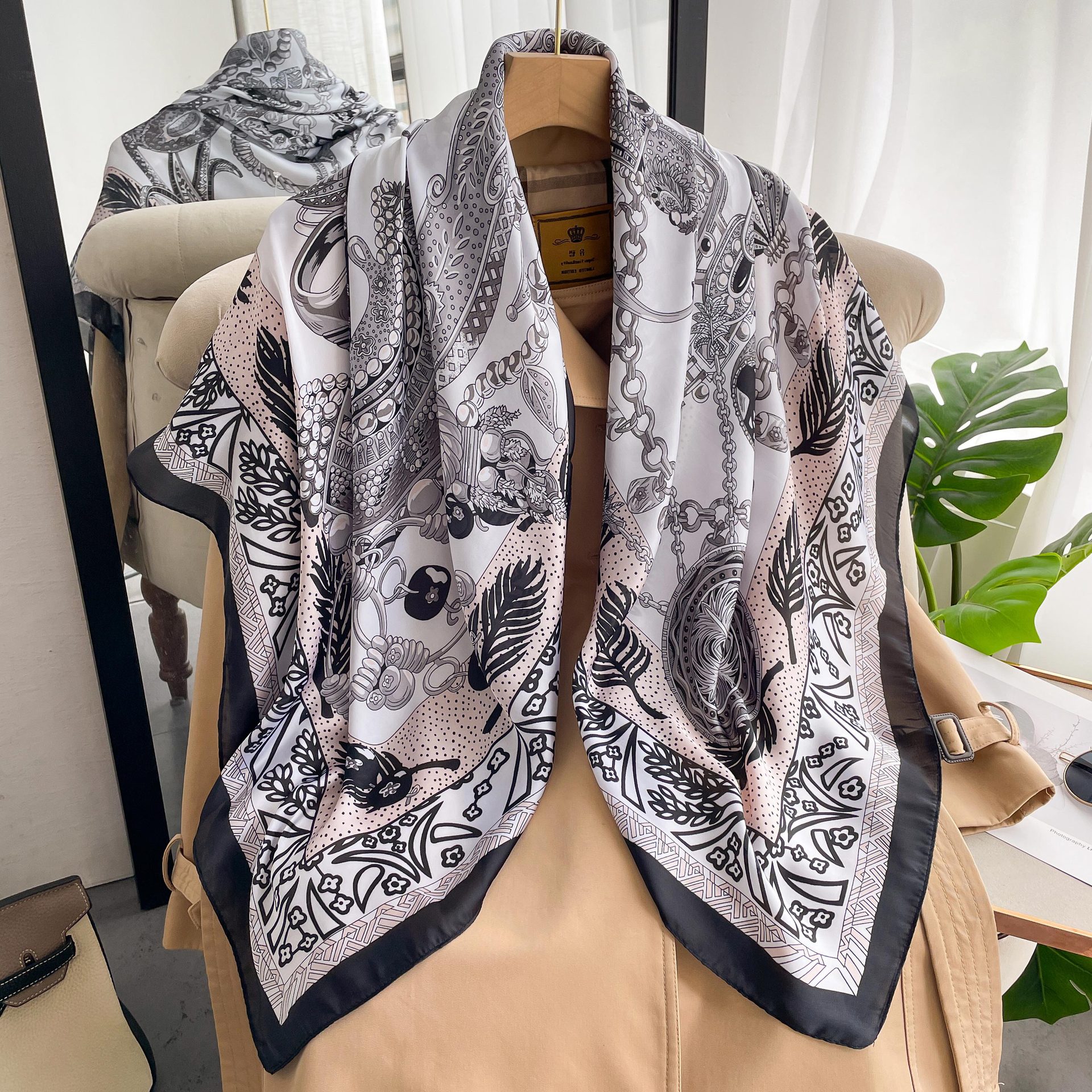 Herfst en winter zijden vierkante sjaal Twill zijde gekrulde rand bedrukte sjaal Egypte Quanzhang dithering hoge goederen leven_voghion.com