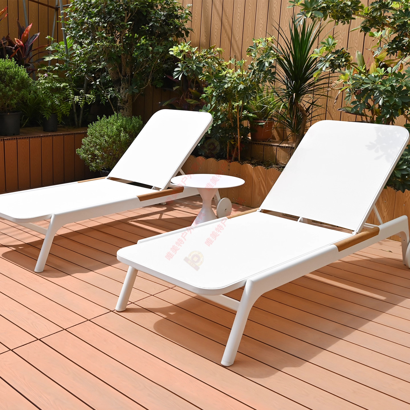Silla de piscina al aire libre Villa patio hotel ocio al aire libre cama de madera maciza alojamiento residencial frente al mar silla de playa de madera anticorrosiva