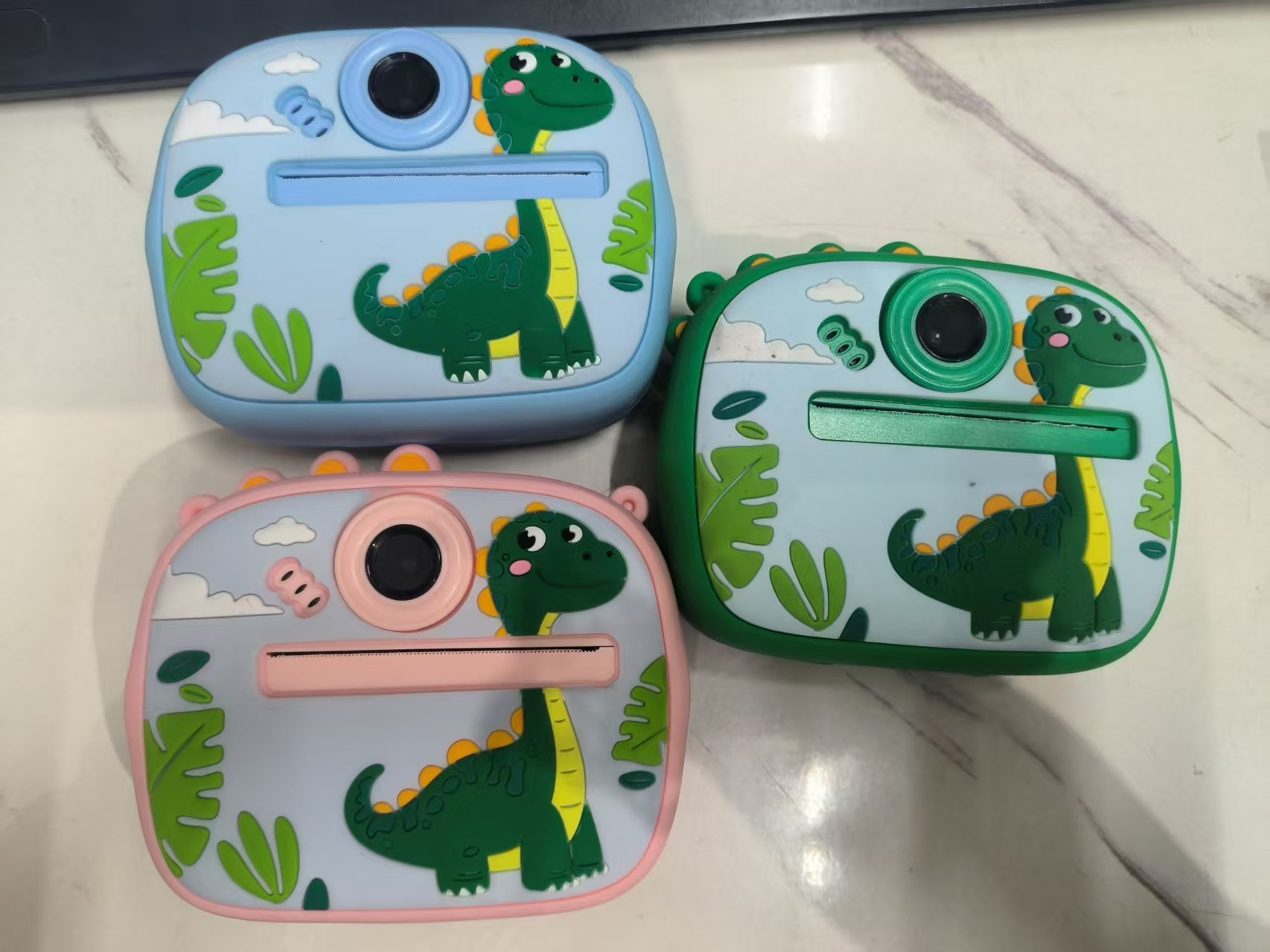 X2子供カメラは高精細ミニプリントカメラで撮影できます。