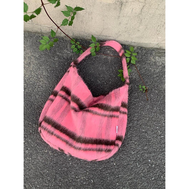 懦夫救星星毛绒绒单肩包粉色大容量帆布秋冬包包女格纹毛呢托特包