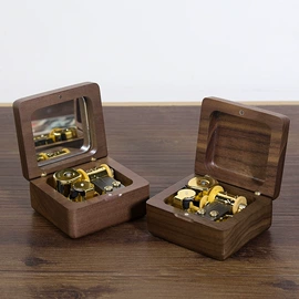 音乐盒;木质工艺品;树脂工艺品