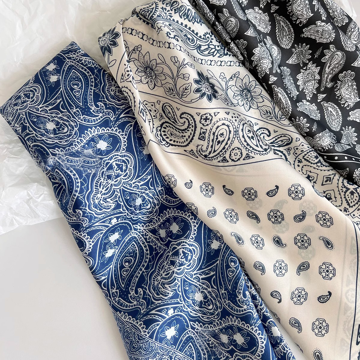 Bufanda cuadrada pequeña japonesa, accesorios de cintura, bufanda triangular apilada, camisa, cinturón, bufanda de seda, sentido de diseño, sello de cintura, decoración de cortina de pedo