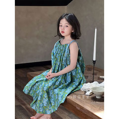 女の子のワンピースのストラップ2025の新型の夏の大きい子供の森は花の袖なしの長いスカートの子供の超美しいスカートを結びます。