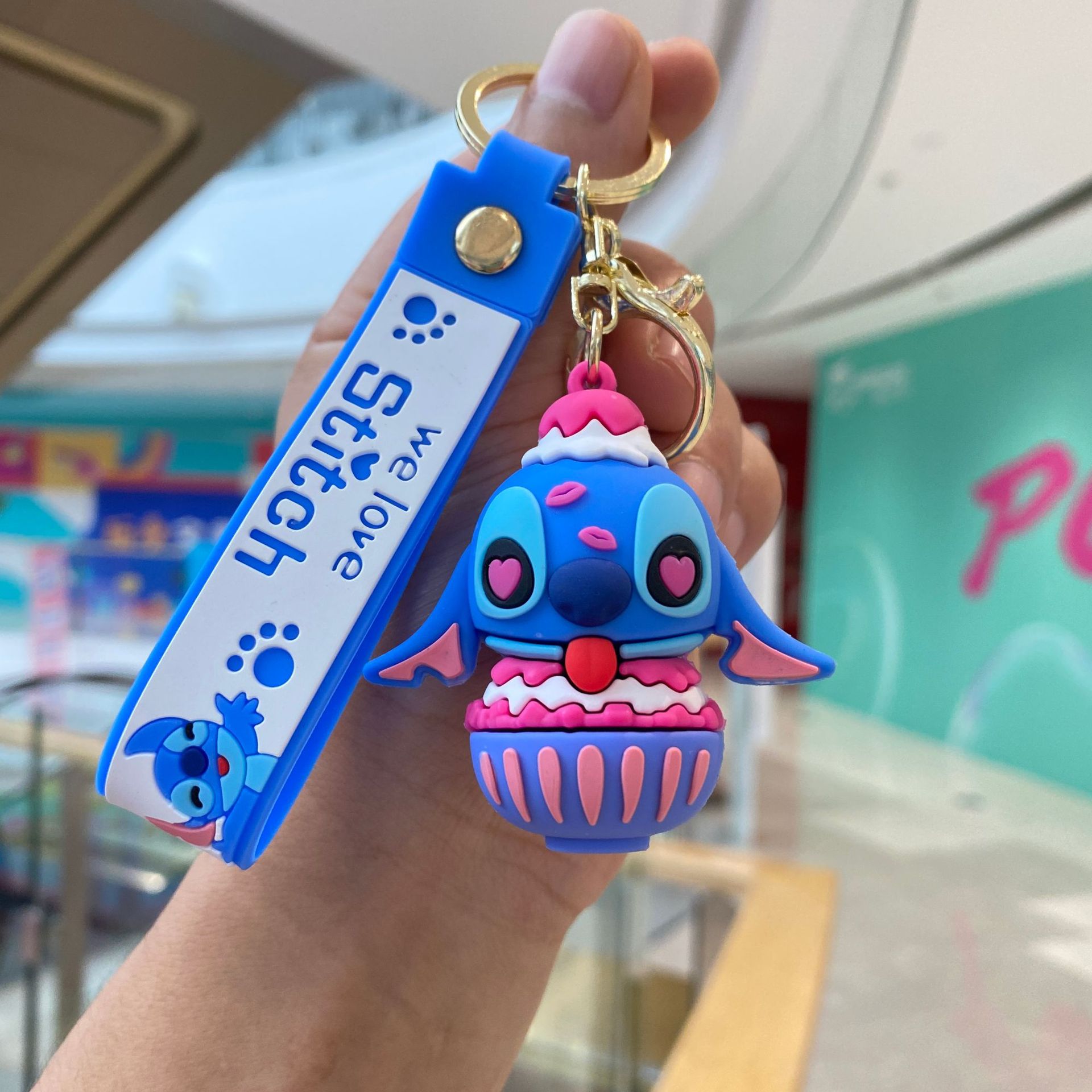 Cartoon Q versión puntada llavero moda fresco lindo colgante bebé captura máquina muñeca pareja pequeño regalo al por mayor