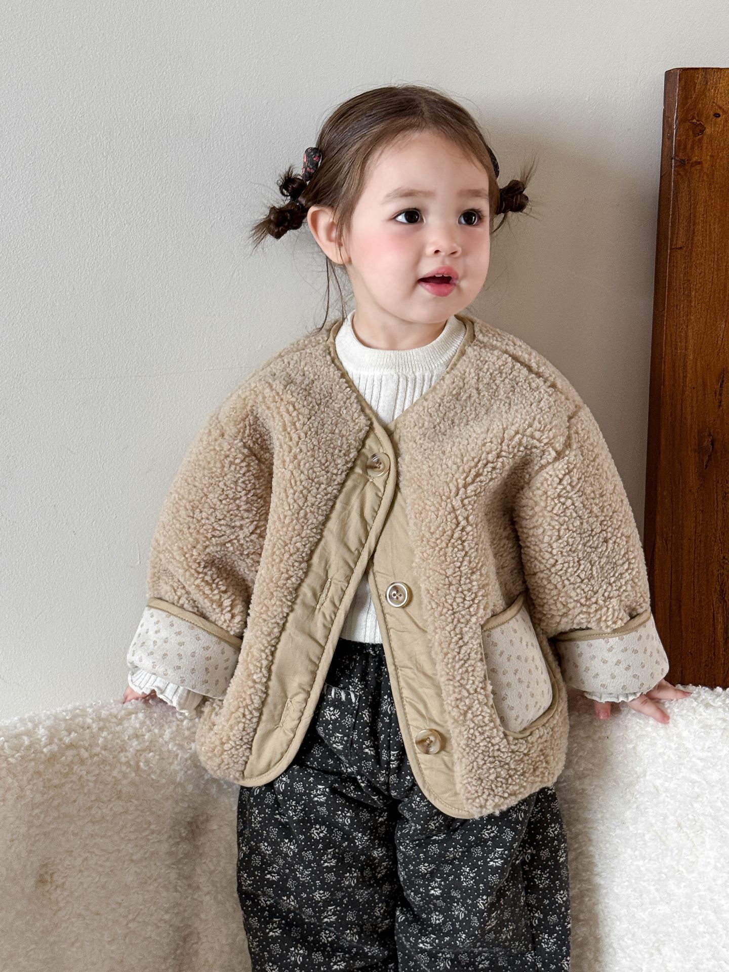 Sugar Pear ropa infantil ropa de algodón de niñas ropa de invierno 2025 nuevo estilo de cordero de aire extranjero doble cara ropa de algodón infantil ropa de bebé