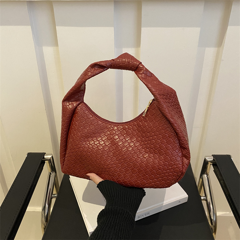 Casual retro de gran capacidad bolso de hombro de color sólido 2025 nuevo estilo de moda extranjera literatura y arte tejido brazaleta