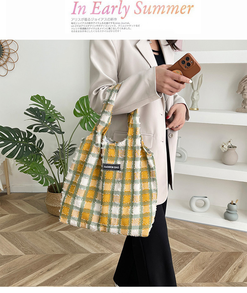Forest-themed college style artistic girl checkered versatile tote bag, Korean Instagram fresh and cute student class shoulder bag undefined