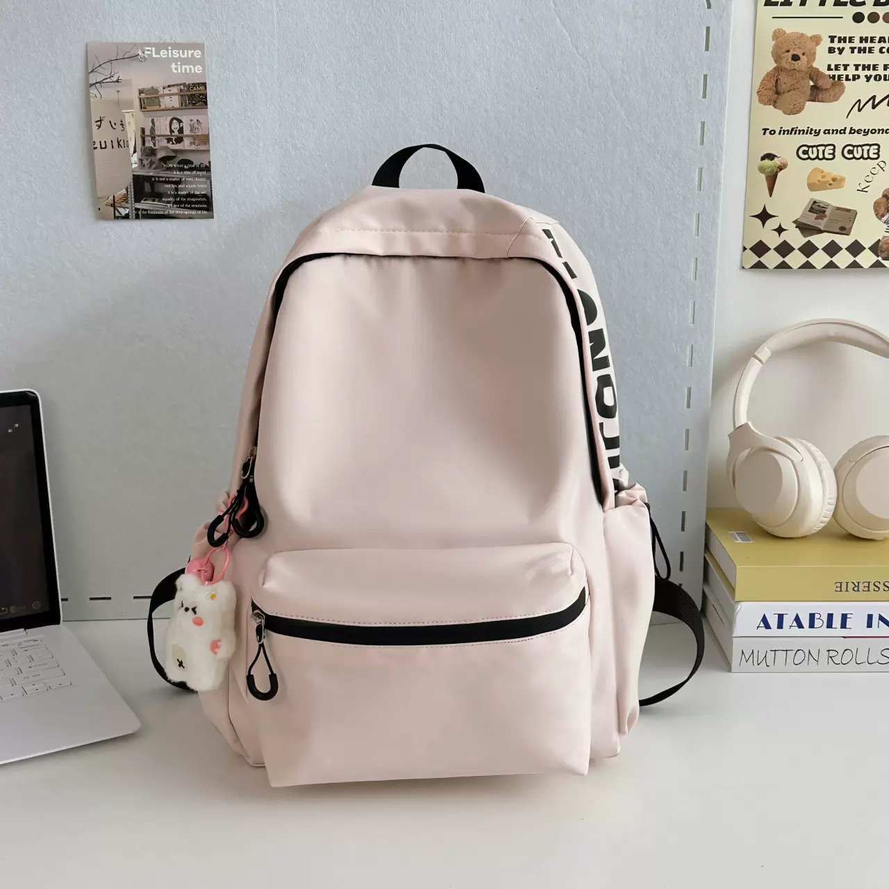 女士简约风双肩包 带萌趣挂饰 大容量 学生通勤休闲时尚背包