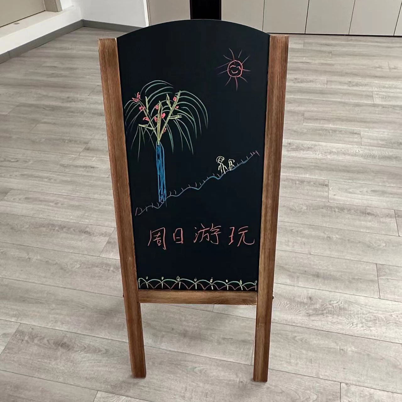 �ڰ�չʾ��羳A�Ϳ��С�����������д�����̯���ƴ���չʾ