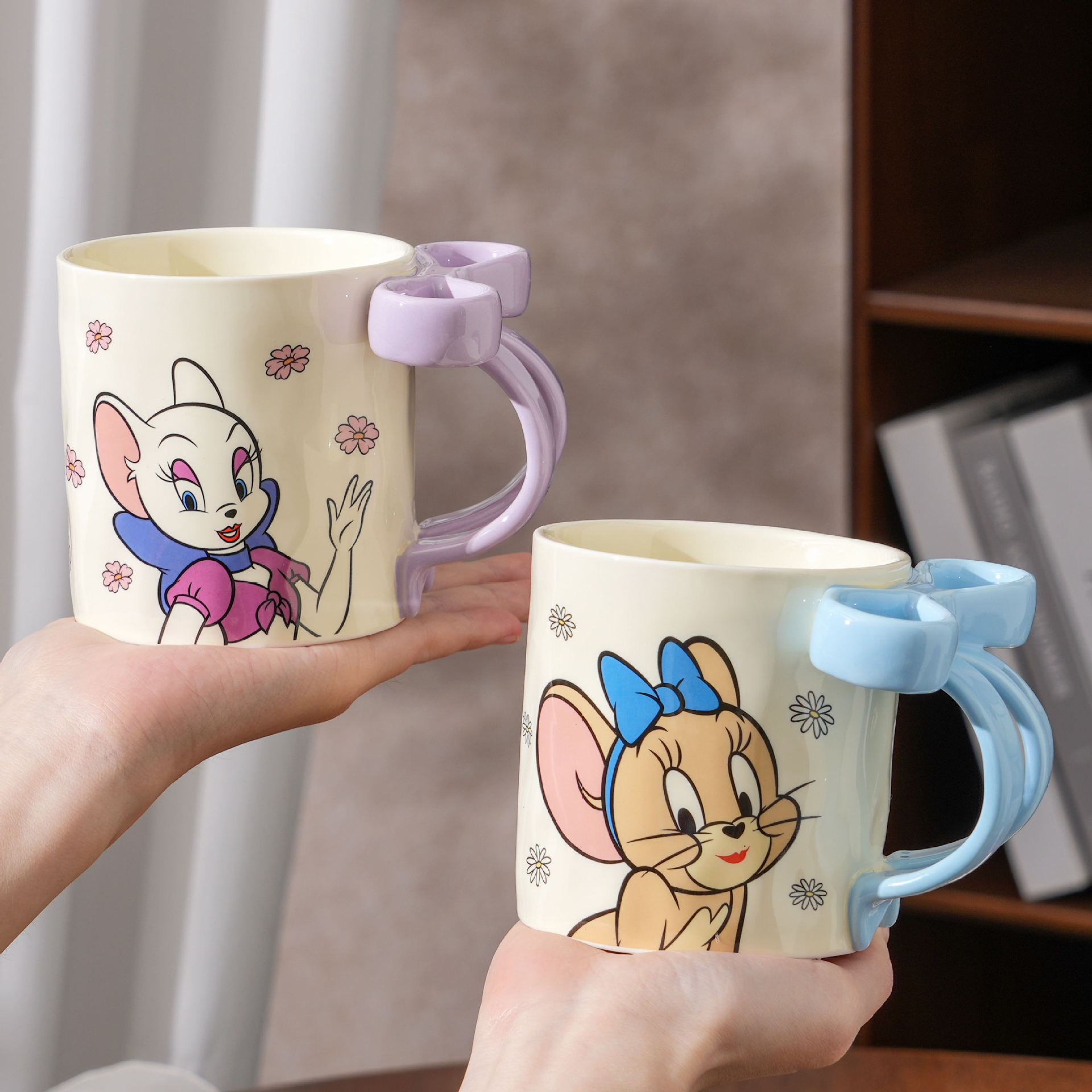 Gato y ratón tazas de marca de dibujos animados encantadores copas de agua tazas de cerámica domésticas tazas de café de oficina de alto valor facial