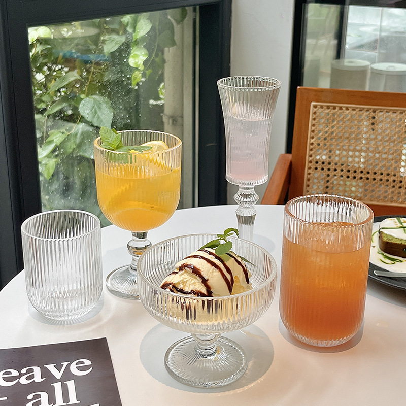 Retro ins rayas verticales tazas de helado de pies altos tazas de postre de vidrio tazas de helado de yogur tazas de bebidas frías tazas de jugo