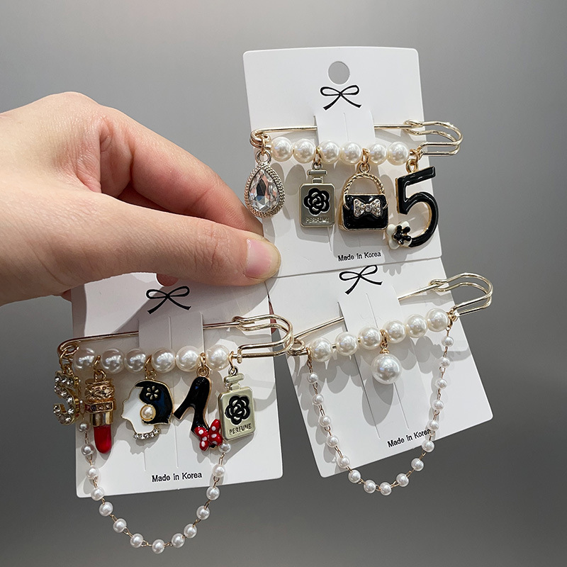 South Korea vintage pendant tassel brooch Pearl Chain anti-exposure waist-tight pin suit clothing collar pin for women