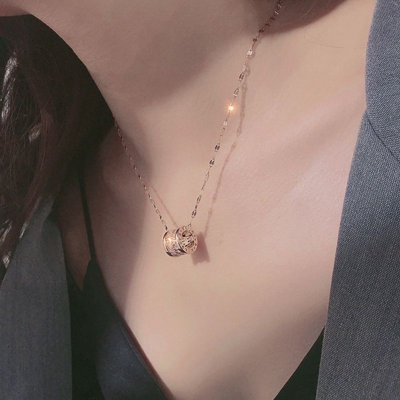 Collana in acciaio al titanio con ciondolo a vita piccola con sensazione di fascia alta, temperamento femminile in oro rosa, lusso leggero, freddo di nicchia e_voghion.com
