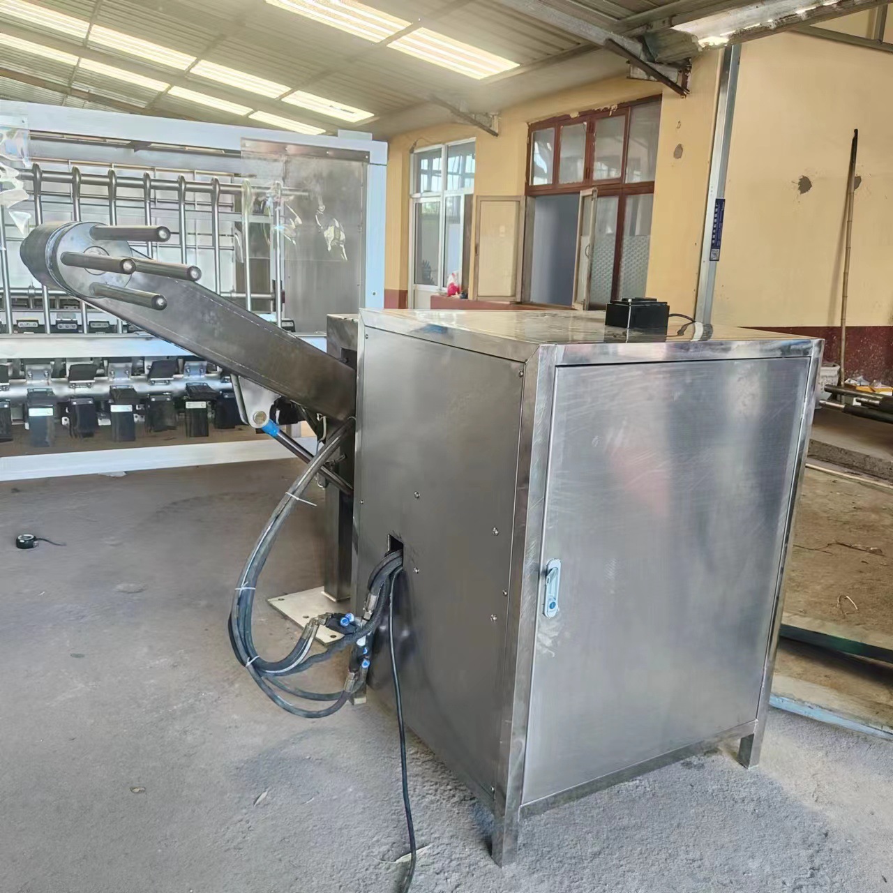 宰羊线羊蜕皮机 羊宰杀后扒皮机 省力的羊扯皮机