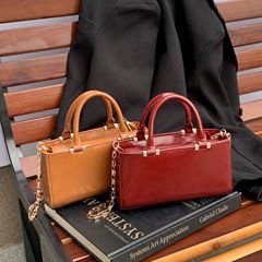 ZA 同じスタイルのレッドレザーハンドバッグレディーススタイリングロックバッグメタルチェーンクロスボディバッグライト高級ニッチバッグ