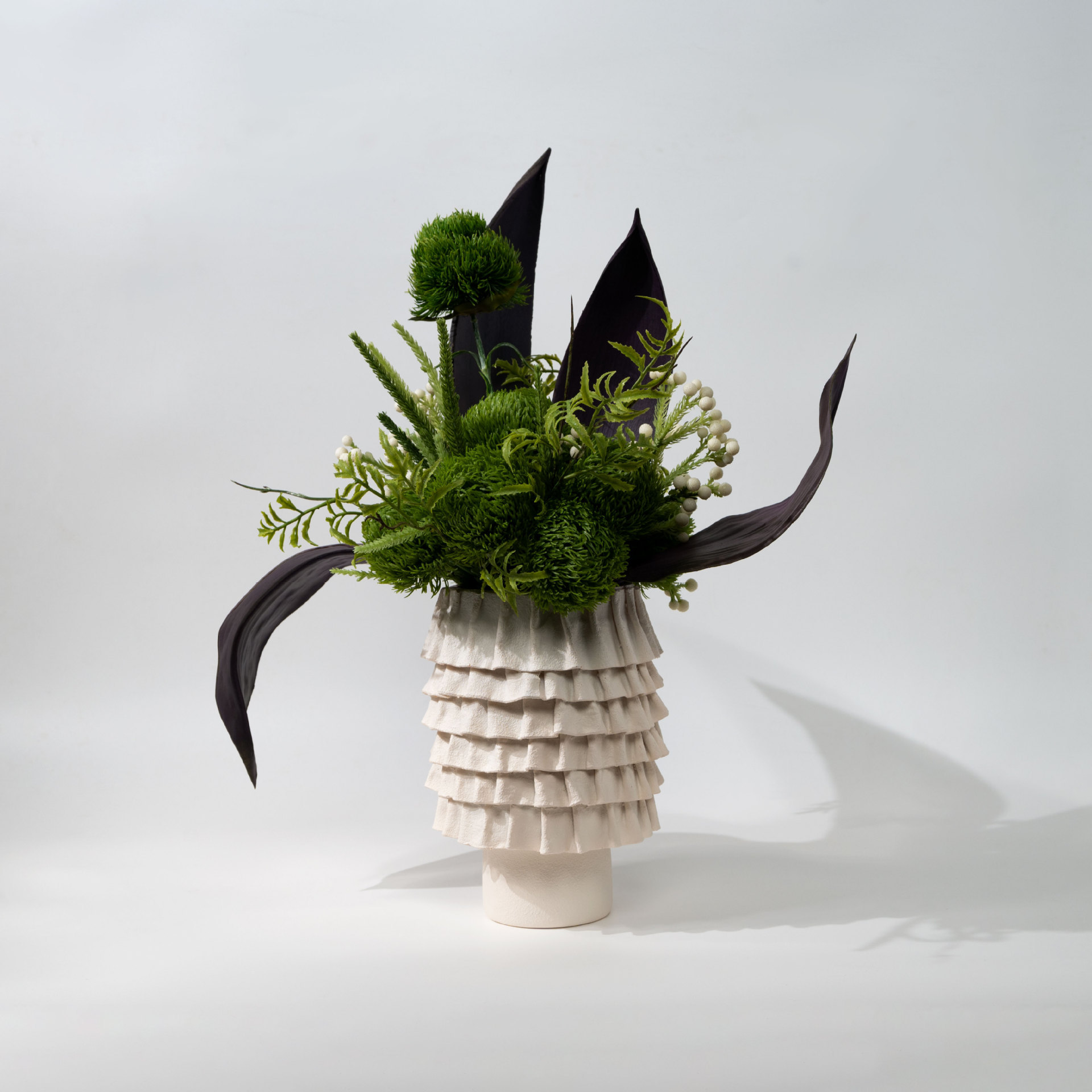 Modern Simple Handmade Pleated Resin Vase Simulation Floriculture Homestay TV Cabinet Entrance Floriculture Designer Ornaments