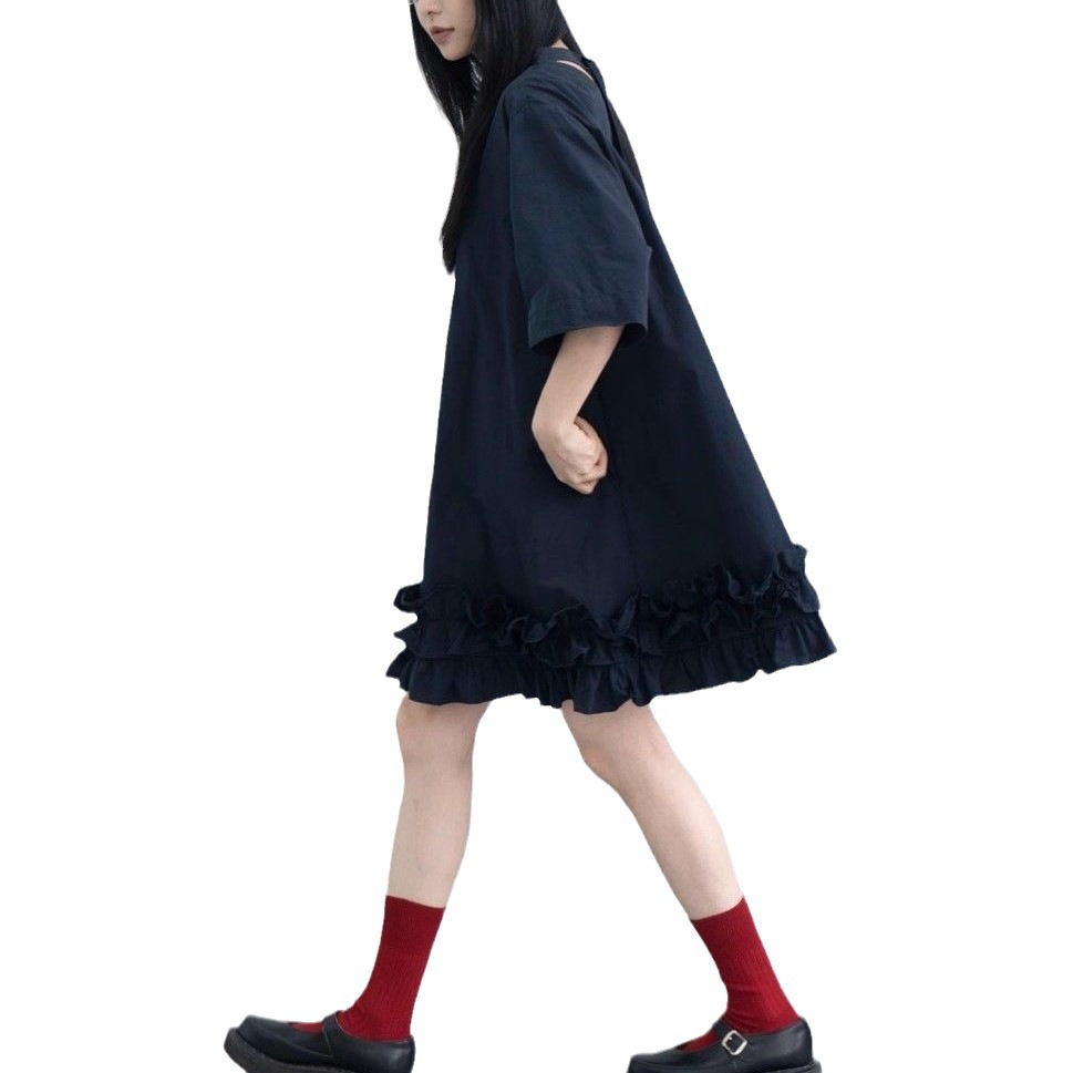 小柄で甘い木の耳元にデザインされています。