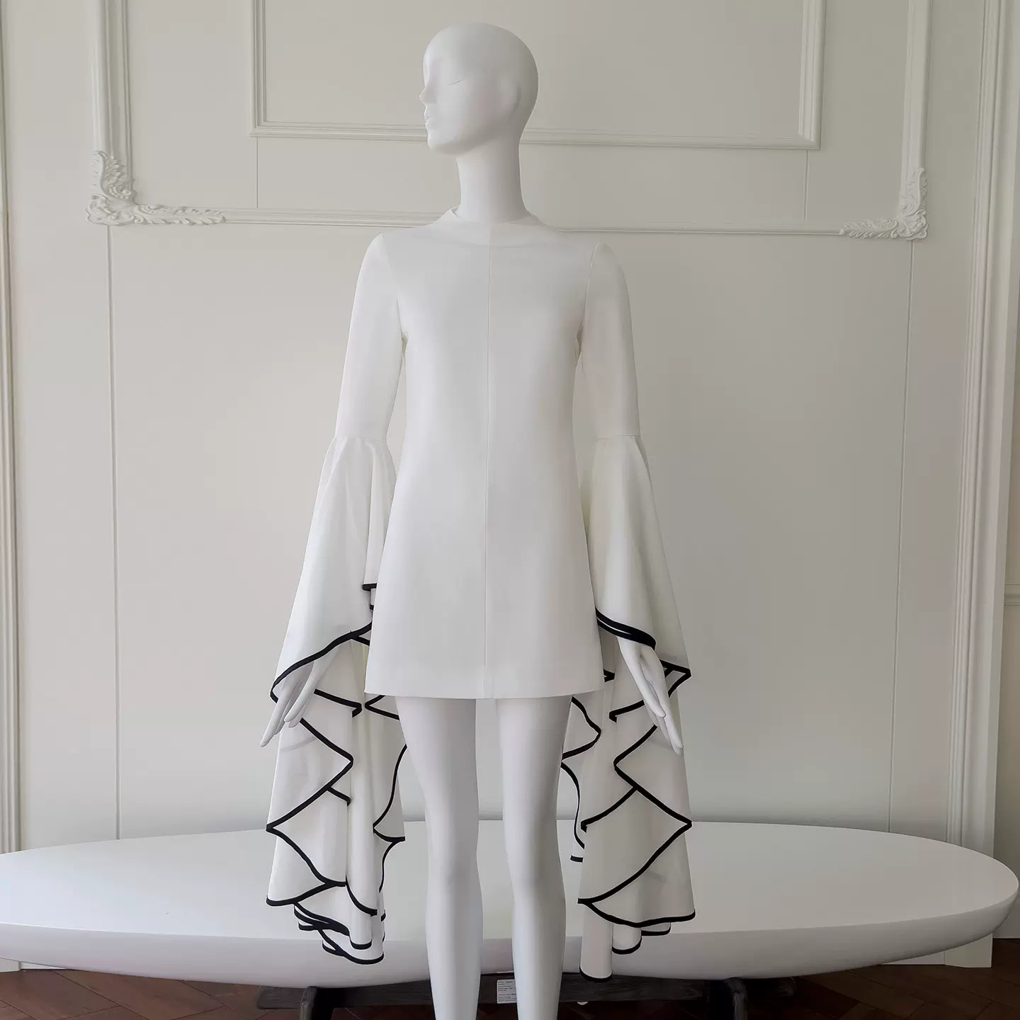 新款欧美设计夸张大荷叶袖收腰显瘦时尚气质连衣裙白色礼服69056