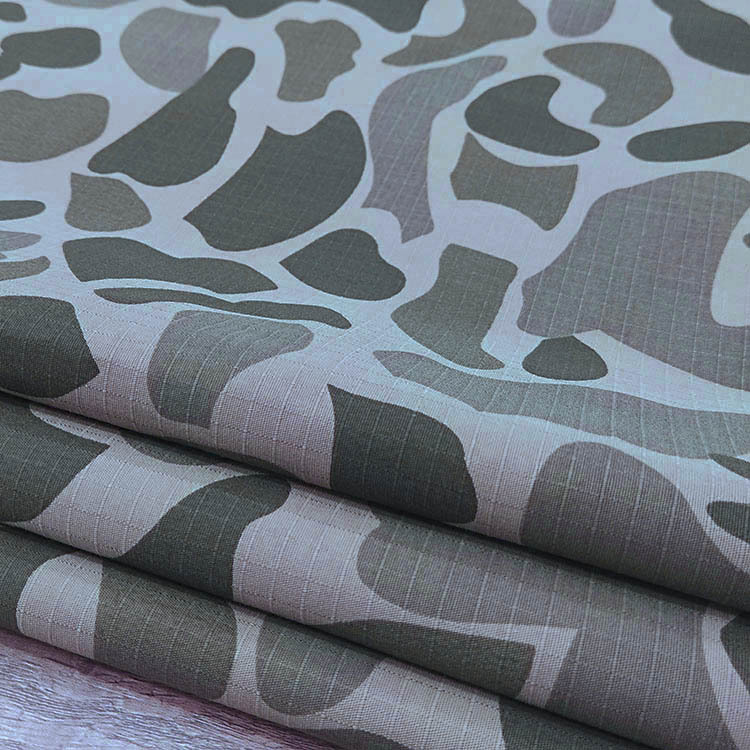 TC 65 / 35 mezcla de tela de camuflaje de impresión de chaqueta activa resistente al desgarro
