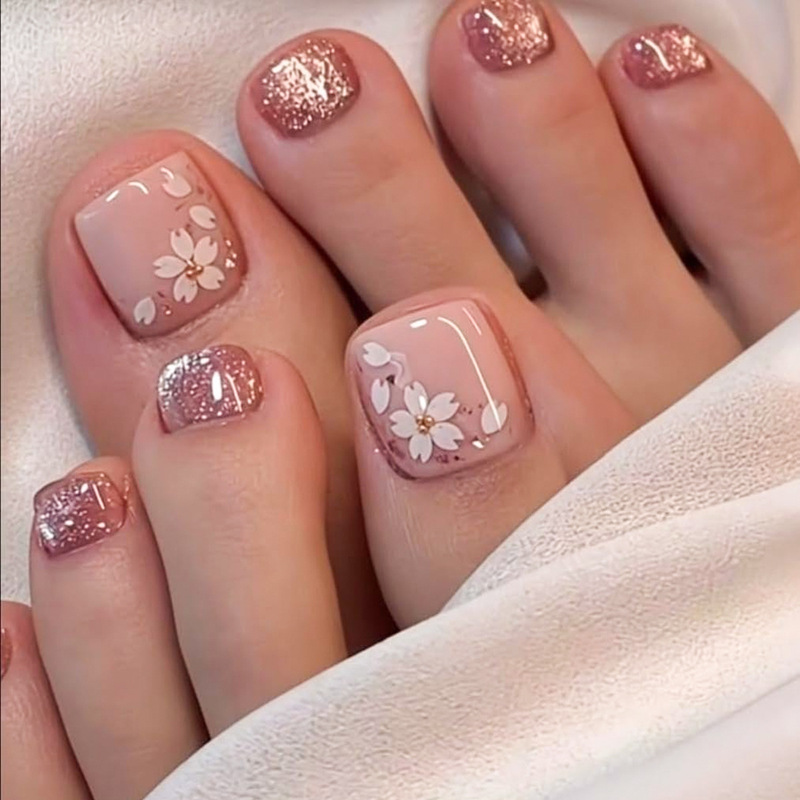 24-piece short square-shaped toenails, nude color with cat-eye effect, white petal diamond design, adhesive fake nails