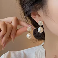 S925 серебряная игла жемчуг высокого класса легкая роскошь нишевые дикие темпераментные серьги маленькие ароматные серьги Yiwu новые украшения летом