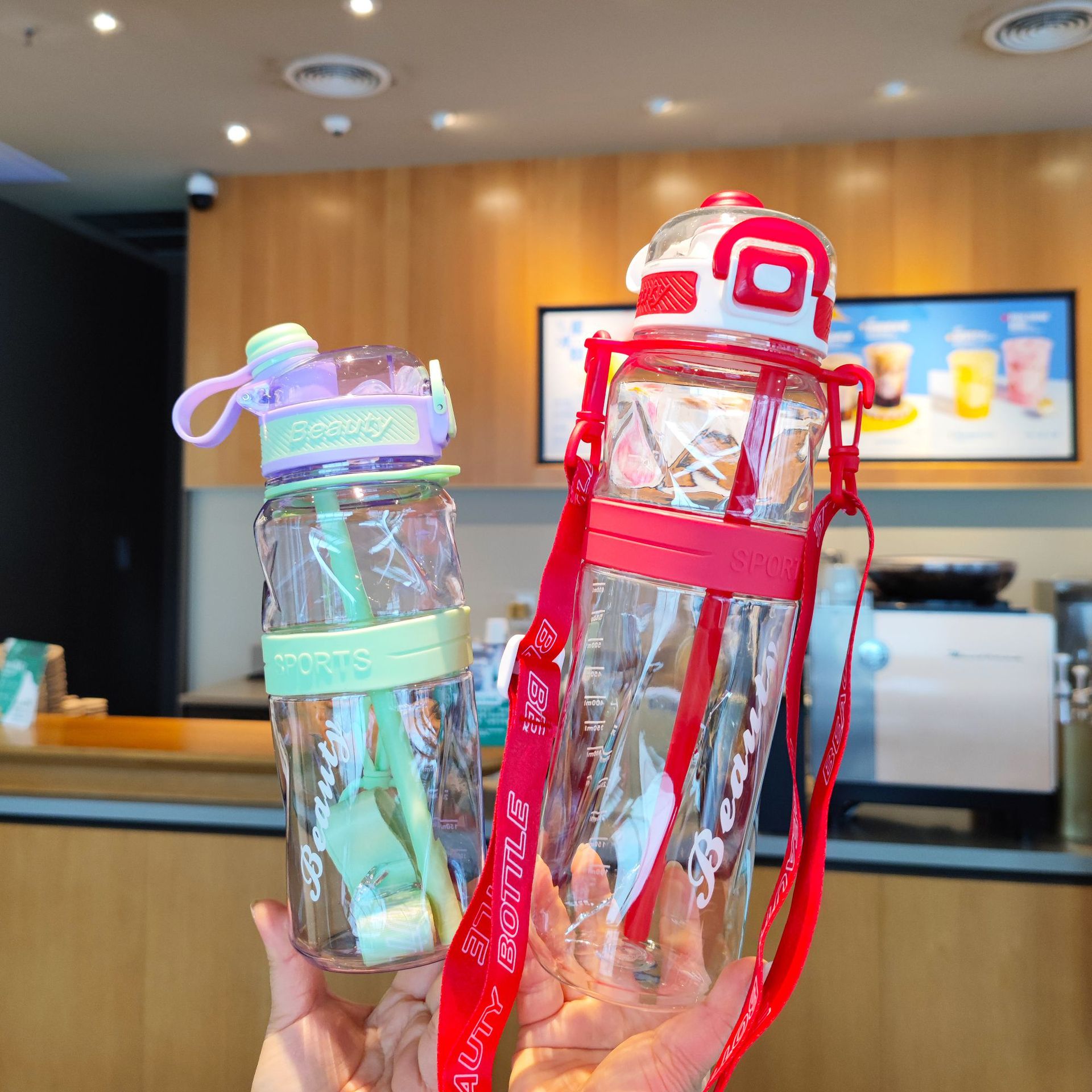 Taza de agua de doble bebida, pajita, correa de aire libre creativa de alto valor, taza de plástico, taza de espacio, botella de agua deportiva de fitness al aire libre