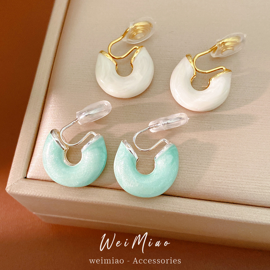 Geometría de goteo de aceite en forma de C abrazadera de orejas para mujeres sin agujeros de orejas personalidad de moda simple pendientes de lujo ligero de alta calidad para mujeres