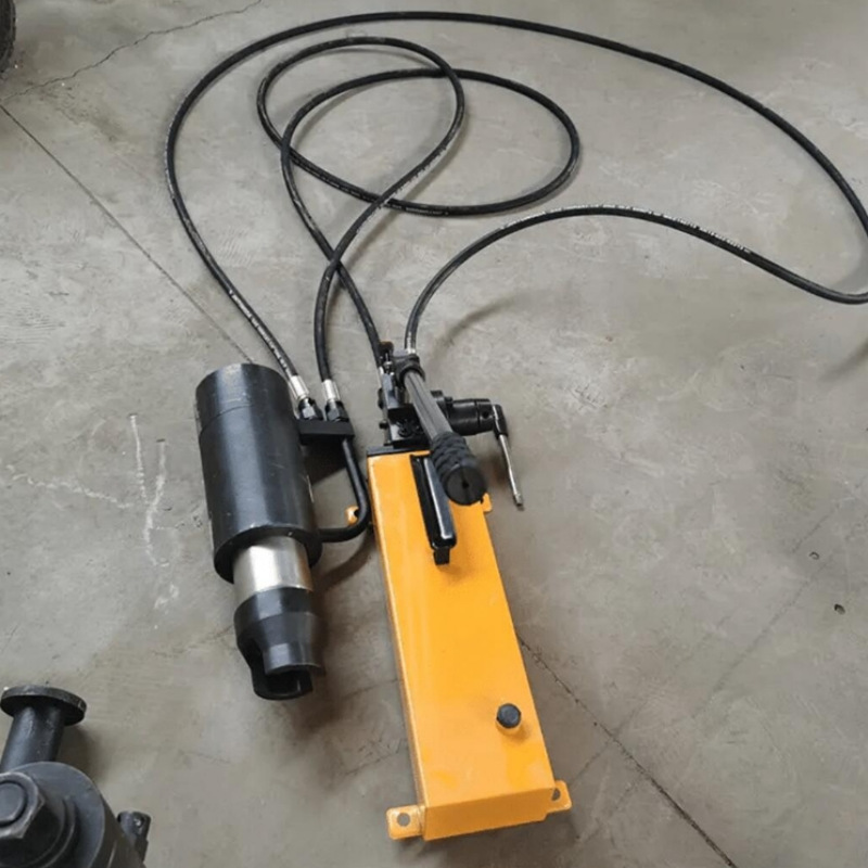 La operación de la herramienta de recuperación y desmontaje de túnel de cable de anclaje minero ahorra mano de obra, es segura y eficiente