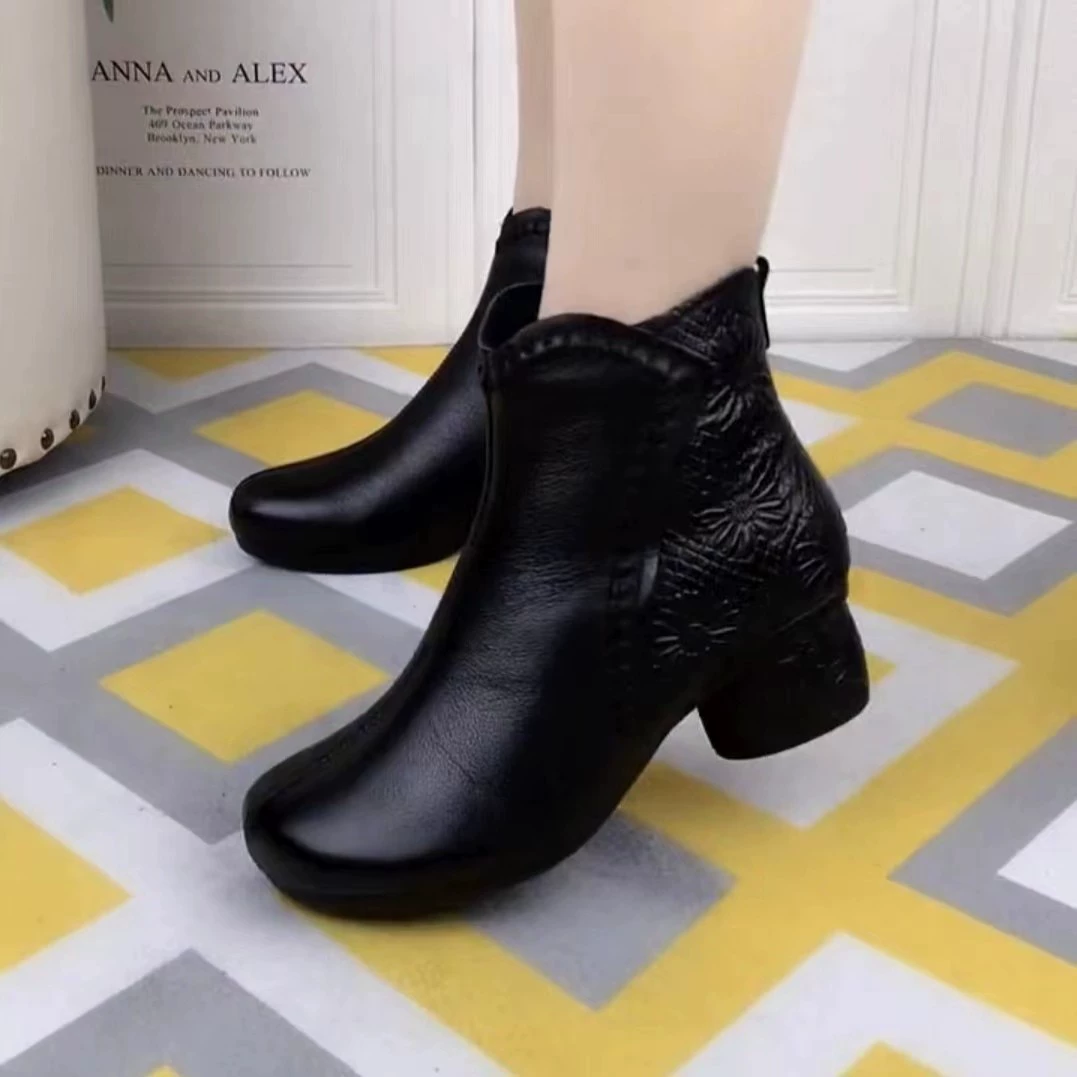 Ретро толстые каблуки мягкие кожаные короткие сапоги с мягким дном и флисом нескользящие хлопчатобумажные туфли теплая водонепроницаемая мама обувь 2024 зимние новые кожаные сапоги