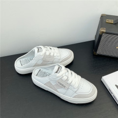 Retro Strap Flat Half Slipper for Women 2023 Summer New Thick Sole White Shoes with Hooded Athletic Sandals for Outdoor Wear