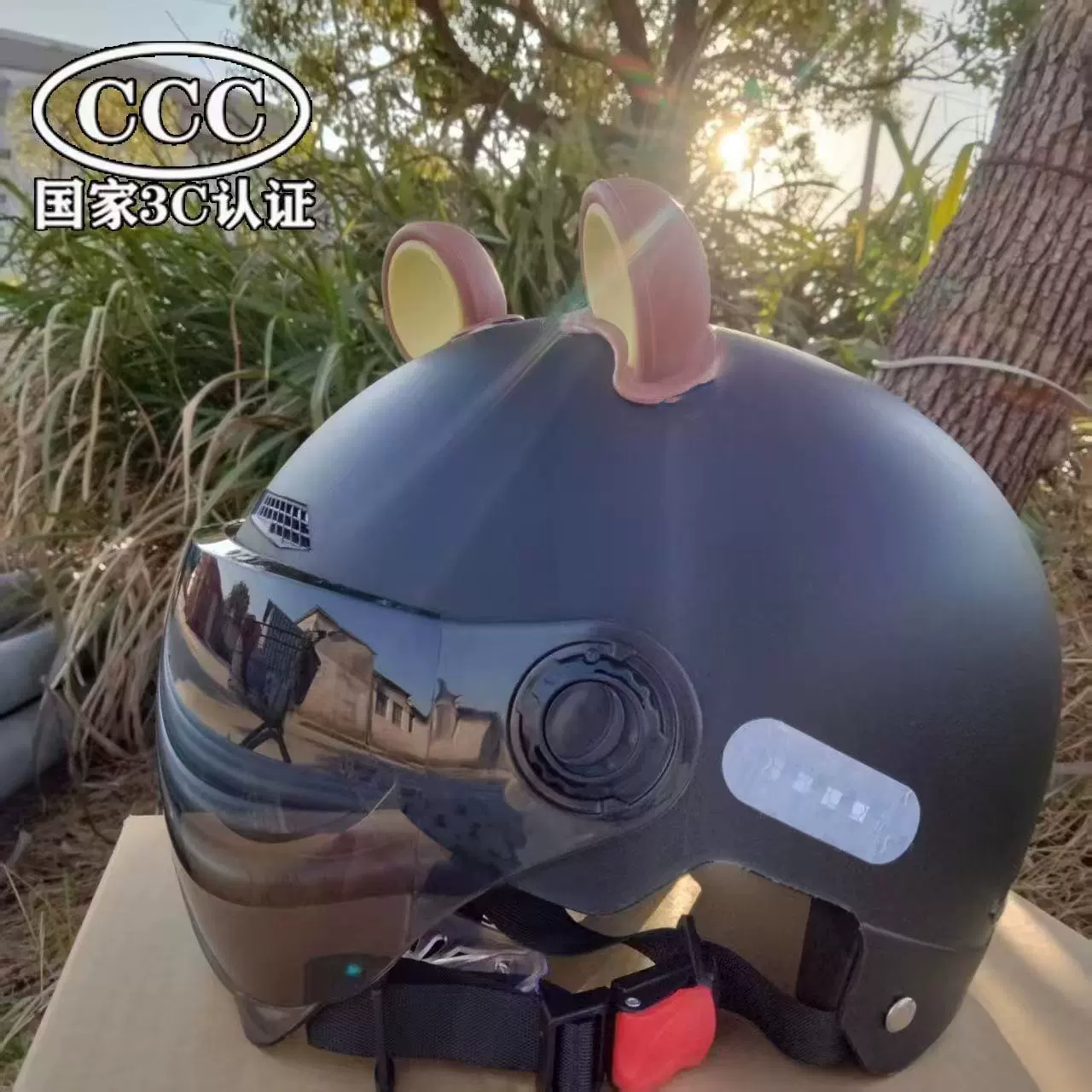 Подходит для новых сертифицированных мотоциклетных электромобилей по национальному стандарту, летних солнцезащитных легких полушлемов унисекс, четырехсезонных защитных шлемов.