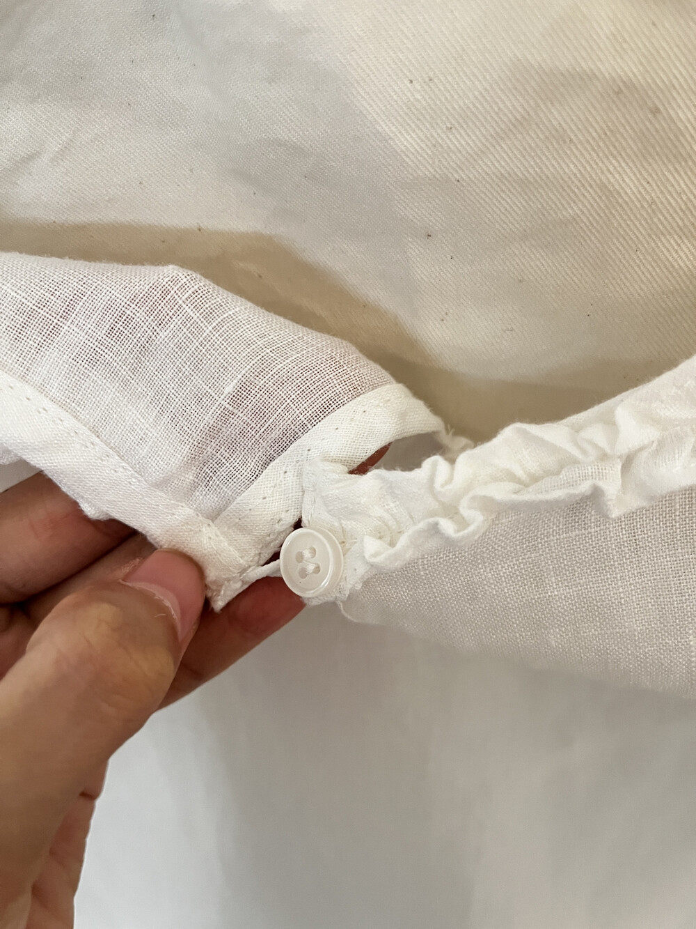 Áo sơ mi ngắn tay cổ tròn chất liệu linen phối ren bèo nhún — trắng ngà, Xanh nước biển, màu hồng, Vàng nhạtcolor chi tiết 17