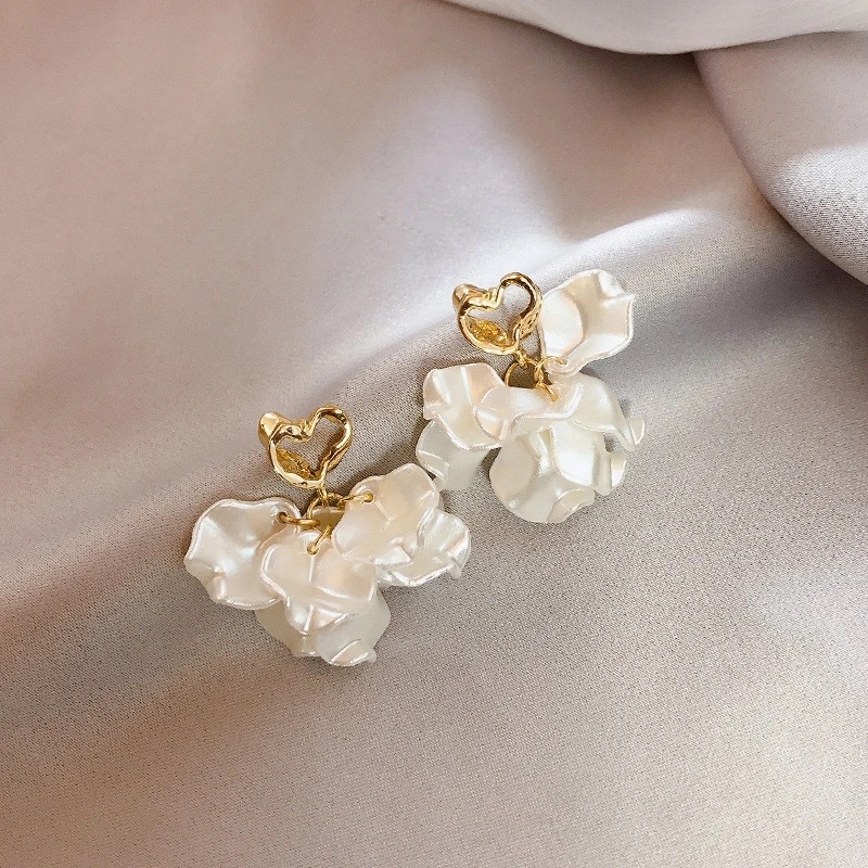 Simple Style Flower Arylic Women's Drop Earrings 1 Pair display picture 4