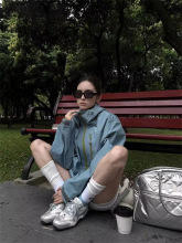 ���ÿ����m�_�h��������Ů��2025�¿������L��ˮ����һ��ɽ��