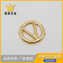 浅金色圆形镂空字母V形铁皮装饰插扣直径53mm箱包五金配件