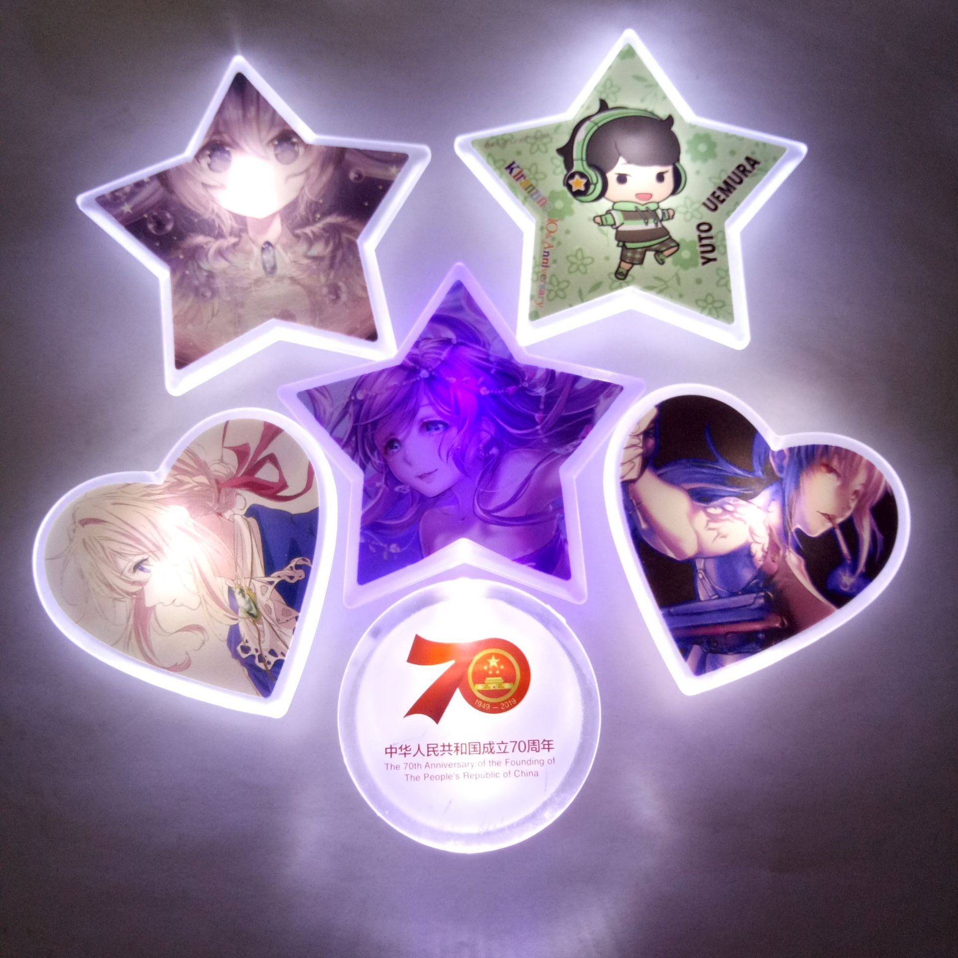 Insignia luminosa accesorios de concierto LED colorido flash insignia bar KTV suministros insignia luminosa insignia personal