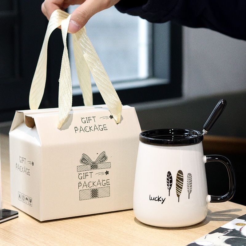 Light Luxury Mug with Lid and Spoon Black and White Ceramic Cup Simple Home Office Breakfast Cup Premium Coffee Cup