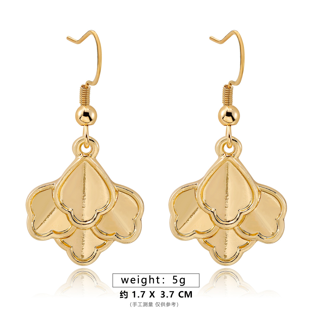Overlapping maple leaf earrings [ear hook style]