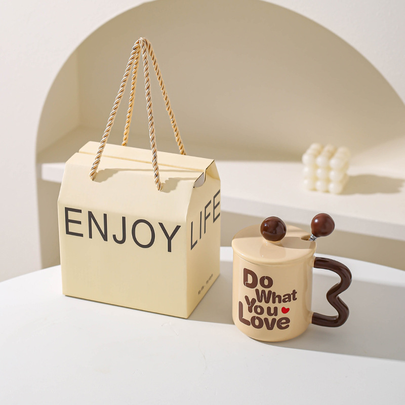 Tazas de cerámica de moda, tazas de agua creativas para hombres y mujeres, tazas de pareja, tazas de café con cucharas para regalos de amigos.