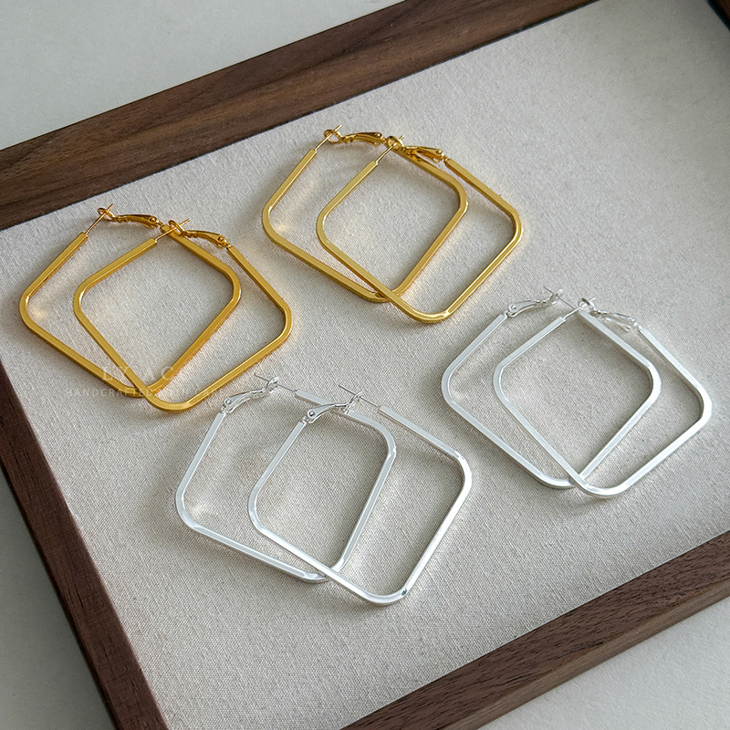 Minimalist smooth rounded square large hoop earrings, ancient gold and silver geometric design, slimming, versatile for commuting, light luxury plain hoop earrings for women