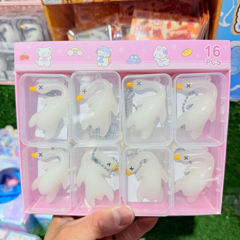 Color-changing roast duck pendant will change color when exposed to light and ultraviolet rays. Interesting spoof roast duck keychain black technology creative toys