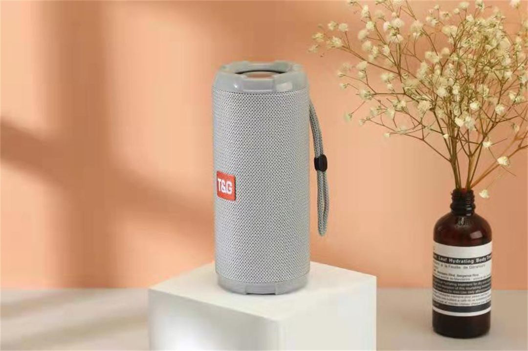 Altavoces Bluetooth inalámbricos TG621 tarjeta portátil portátil al aire libre tela impermeable FM radio TWS serie modelo privado