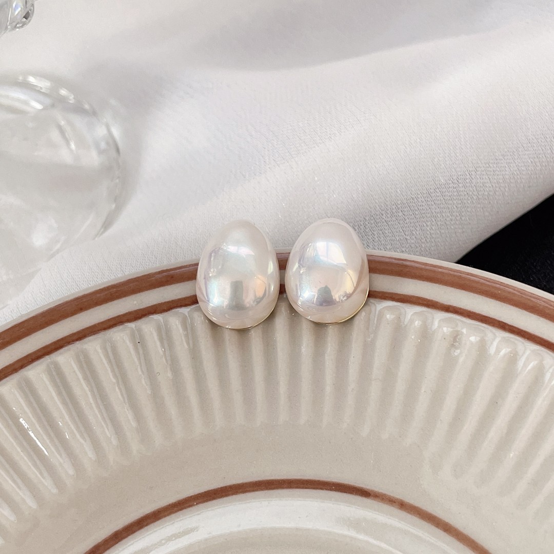 1 Pair Retro Geometric Imitation Pearl Polishing Women's Ear Studs display picture 4