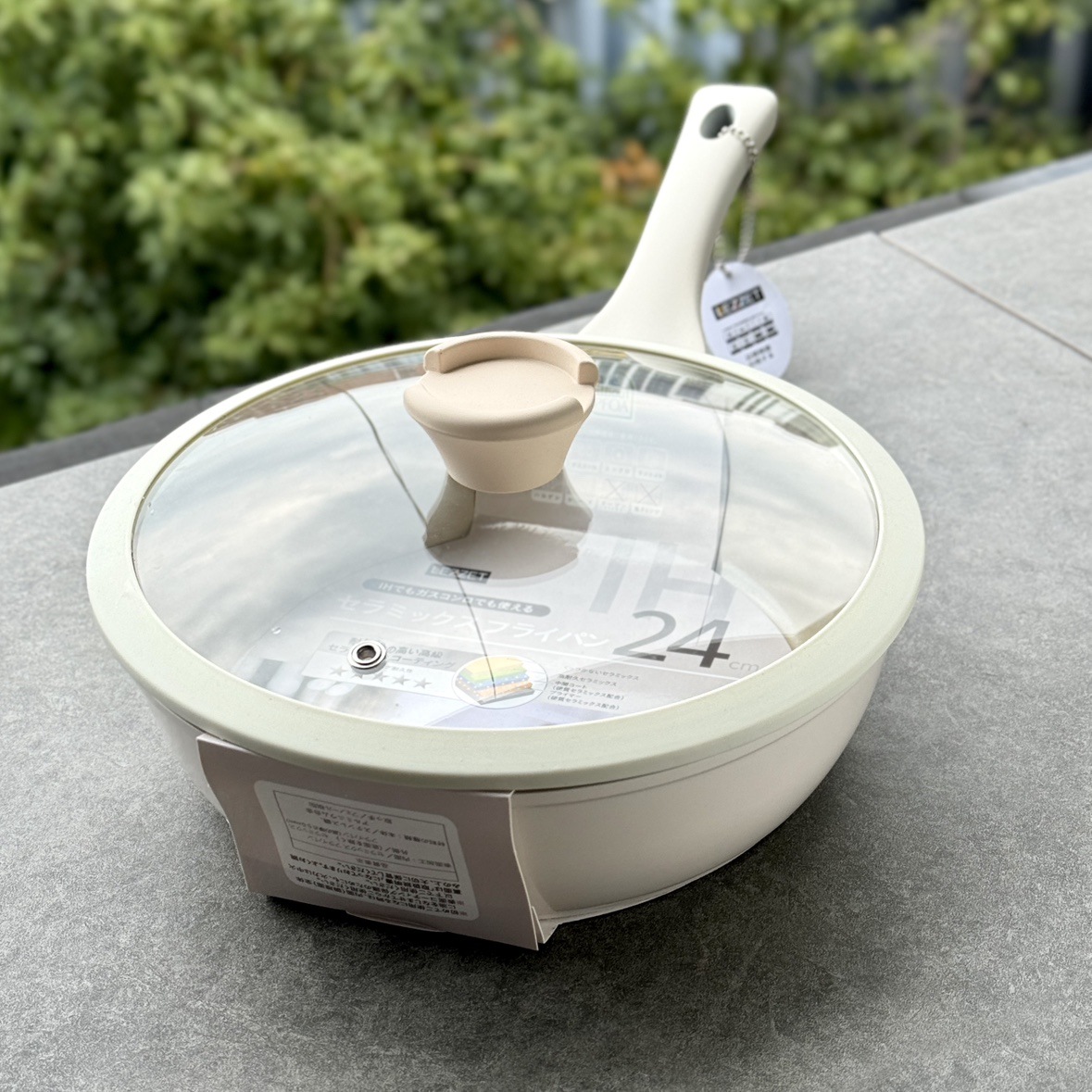 LZ 흰색 내부 및 외부 세라믹 24CM 높이 및 깊은 프라이팬, 실리콘 가장자리와 황백색 보관 뚜껑 포함