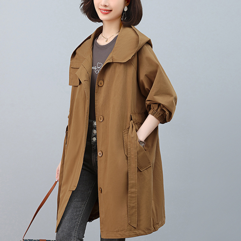 Plus-size women's trench coat for 200-pound plus-size women, mid-length, loose fit, slimming, 2024 new style, autumn top for middle-aged mothers.