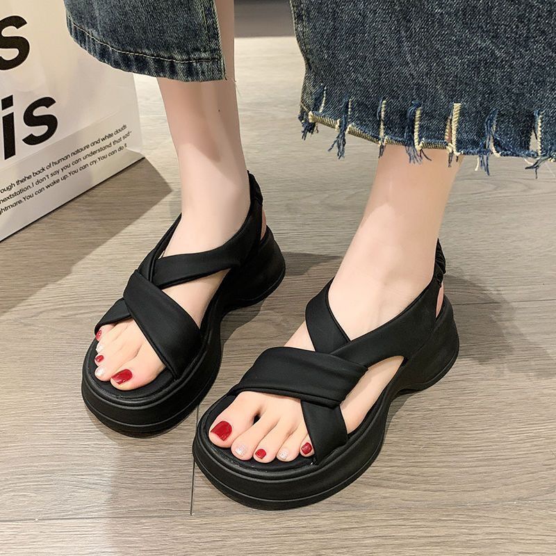 Sandalias de cuero suave para mujeres 2023 verano nuevo muffin con suela gruesa zapatos de playa pequeños zapatos de alta calidad zapatos romanos