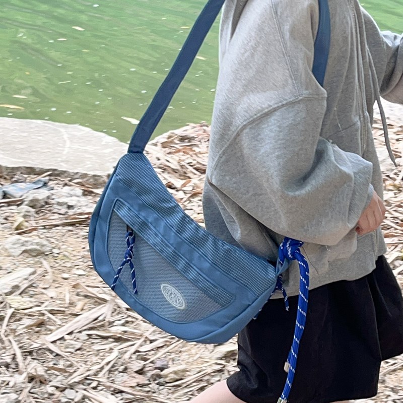 Versión coreana del hermoso bolso de hombro para niño pequeño, estilo occidental, letra de moda, bolso de mensajero para bebé, bolso deportivo para niños