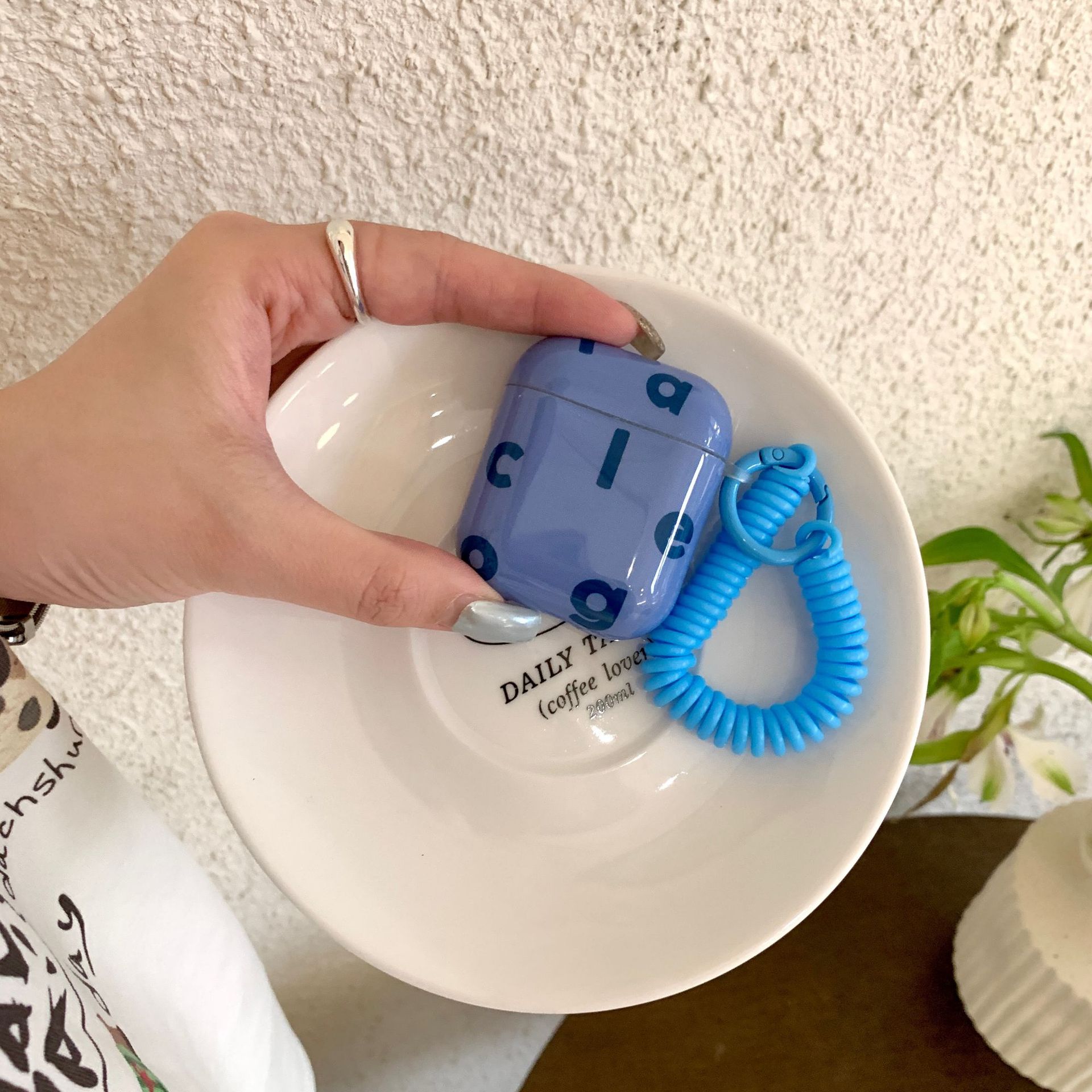 Colisionador de letras de nicho coreano adecuado para auriculares AirPodsPro2 nuevo anillo colgante de generación 3/4 1/2 pareja Pro mujer