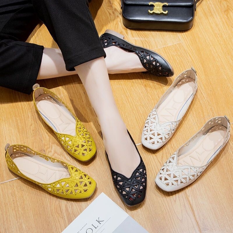 Soft-soled shoes for outdoor wear, 2025 hollow-out design, spring/summer perforated shoes with chunky heels, new low-heeled French style versatile bag